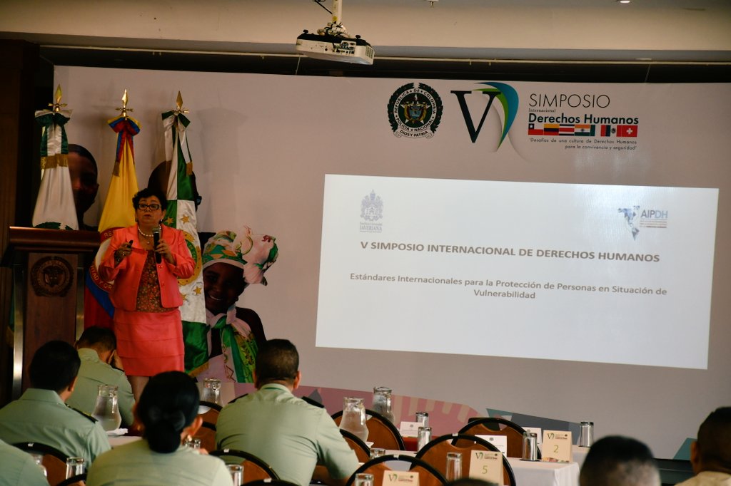 DevalPolicia's tweet photo. Estándares internacionales para la protección de personas en situación de vulnerabilidad. Ponente Ariadne García Hernández 🇲🇽 https://t.co/HzzXhOvhFk