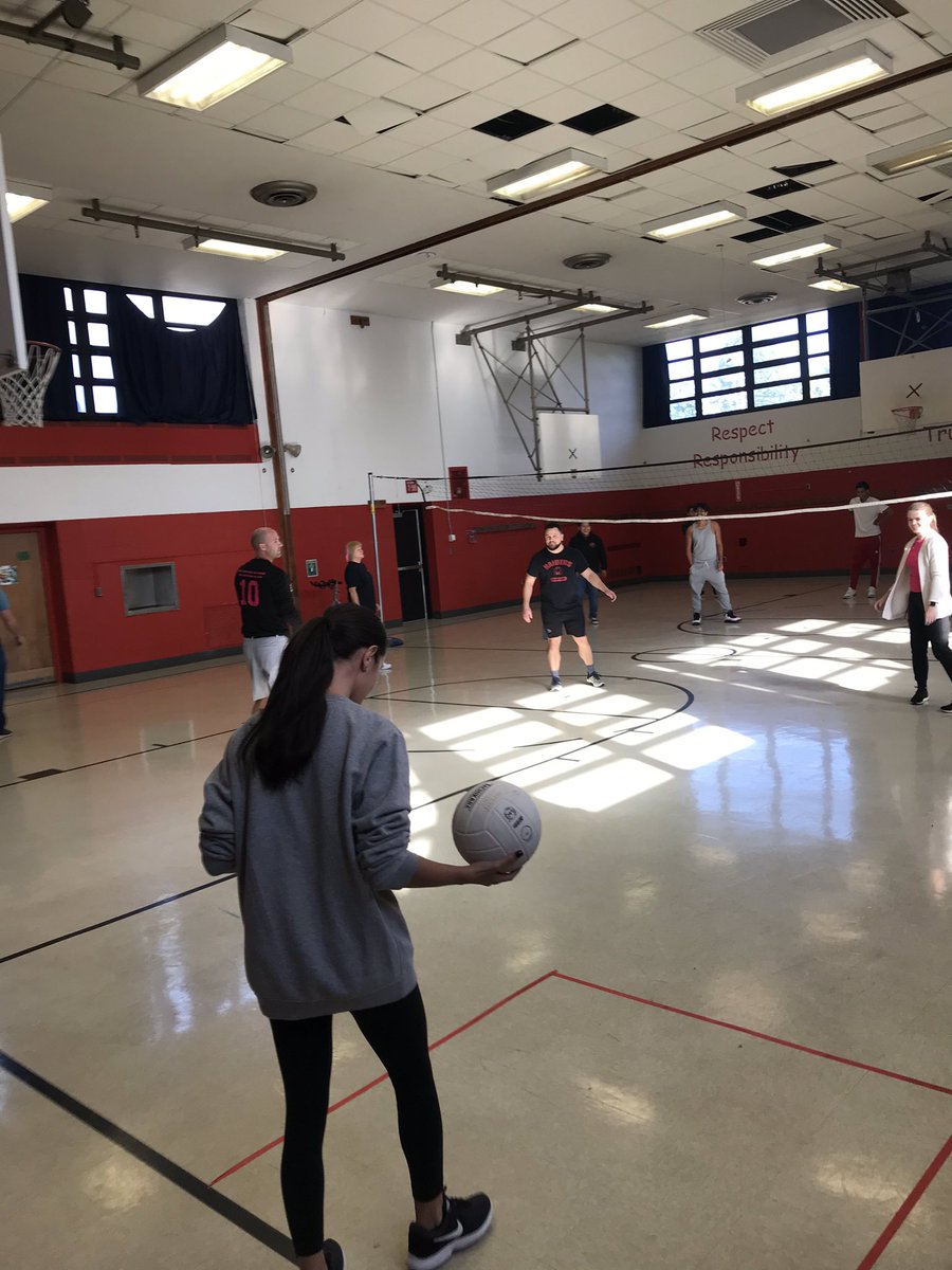 kenneth_haskins's tweet image. Breast Cancer Awareness Game staff vs students @MrEscobarNRHSE @MsReynoldsMath @marisa_saccardo  @MMooreNRHSE @MrDenmead #NRHSExtension