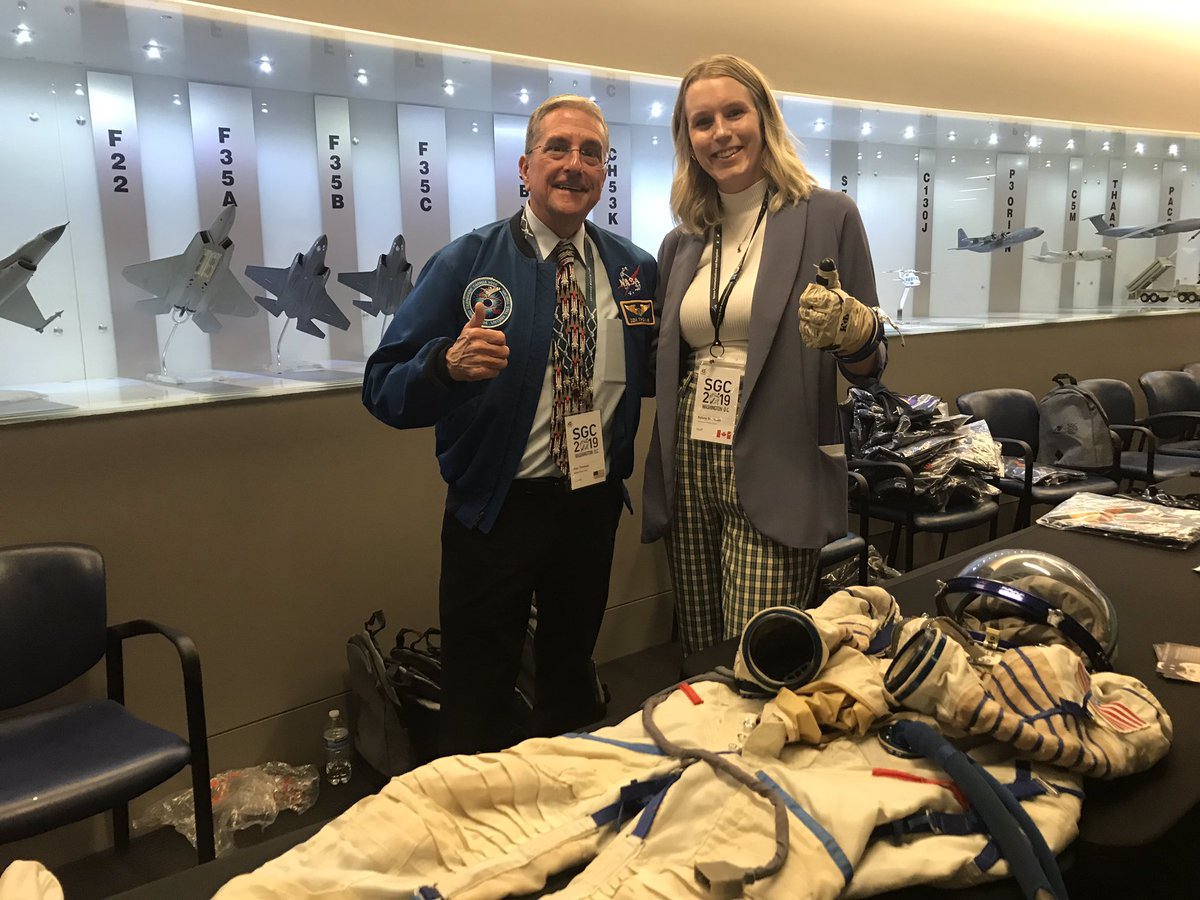 Astronaut <a href="/astro_DonThomas/">Don Thomas</a> showing off a real space suit at #SGC2019 Day 2! 👩🏻‍🚀