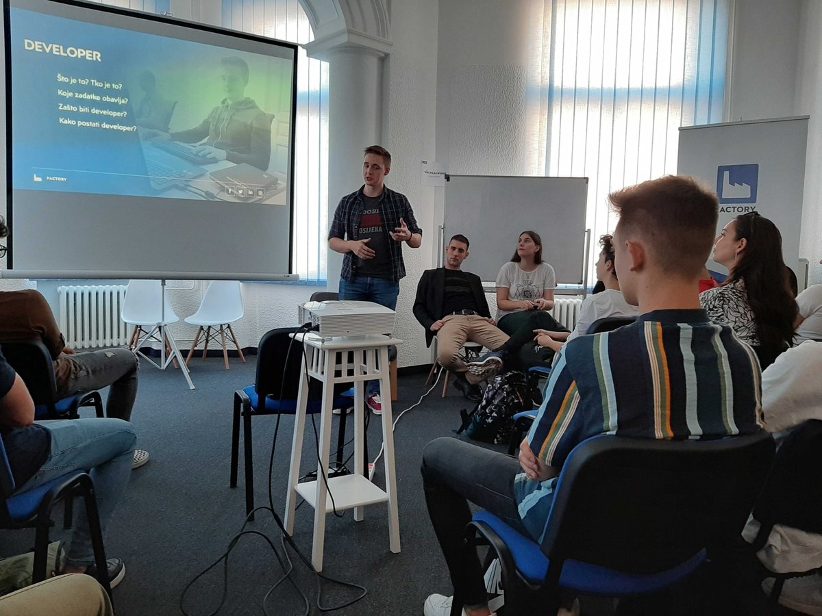 factory_dev_'s tweet image. Europe Code Week u našoj Učionici! Pričali smo o različitim pozicijama unutar IT tvrtke :)
#europecodeweek #Osijek