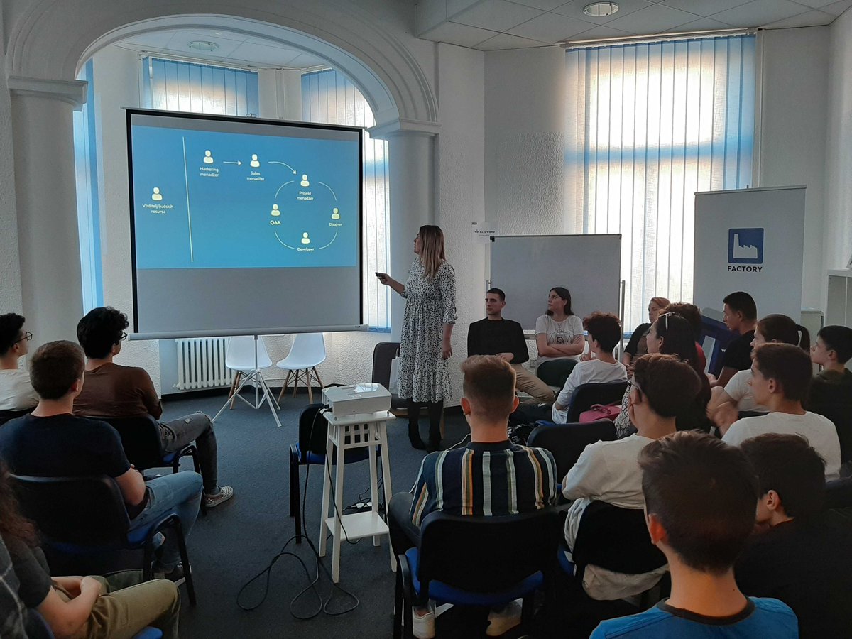 factory_dev_'s tweet image. Europe Code Week u našoj Učionici! Pričali smo o različitim pozicijama unutar IT tvrtke :)
#europecodeweek #Osijek