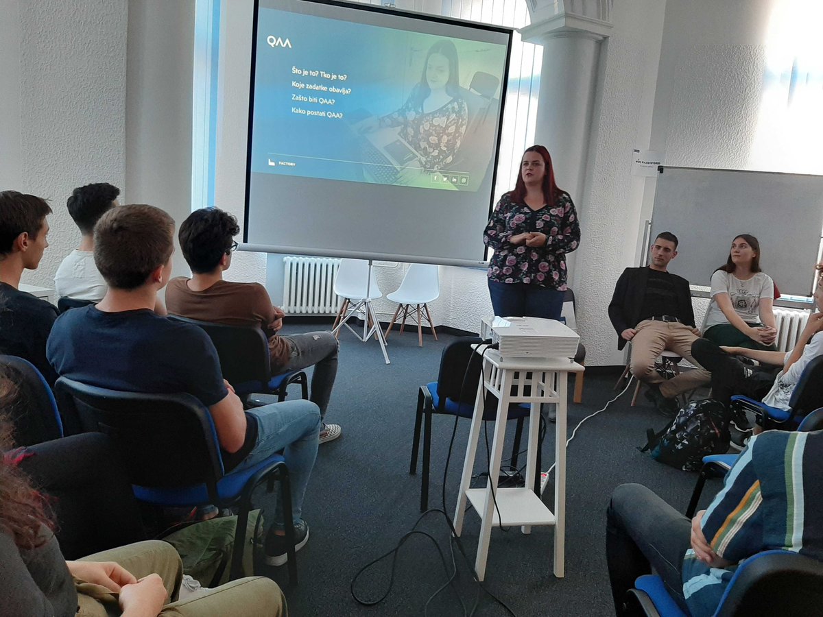 factory_dev_'s tweet image. Europe Code Week u našoj Učionici! Pričali smo o različitim pozicijama unutar IT tvrtke :)
#europecodeweek #Osijek