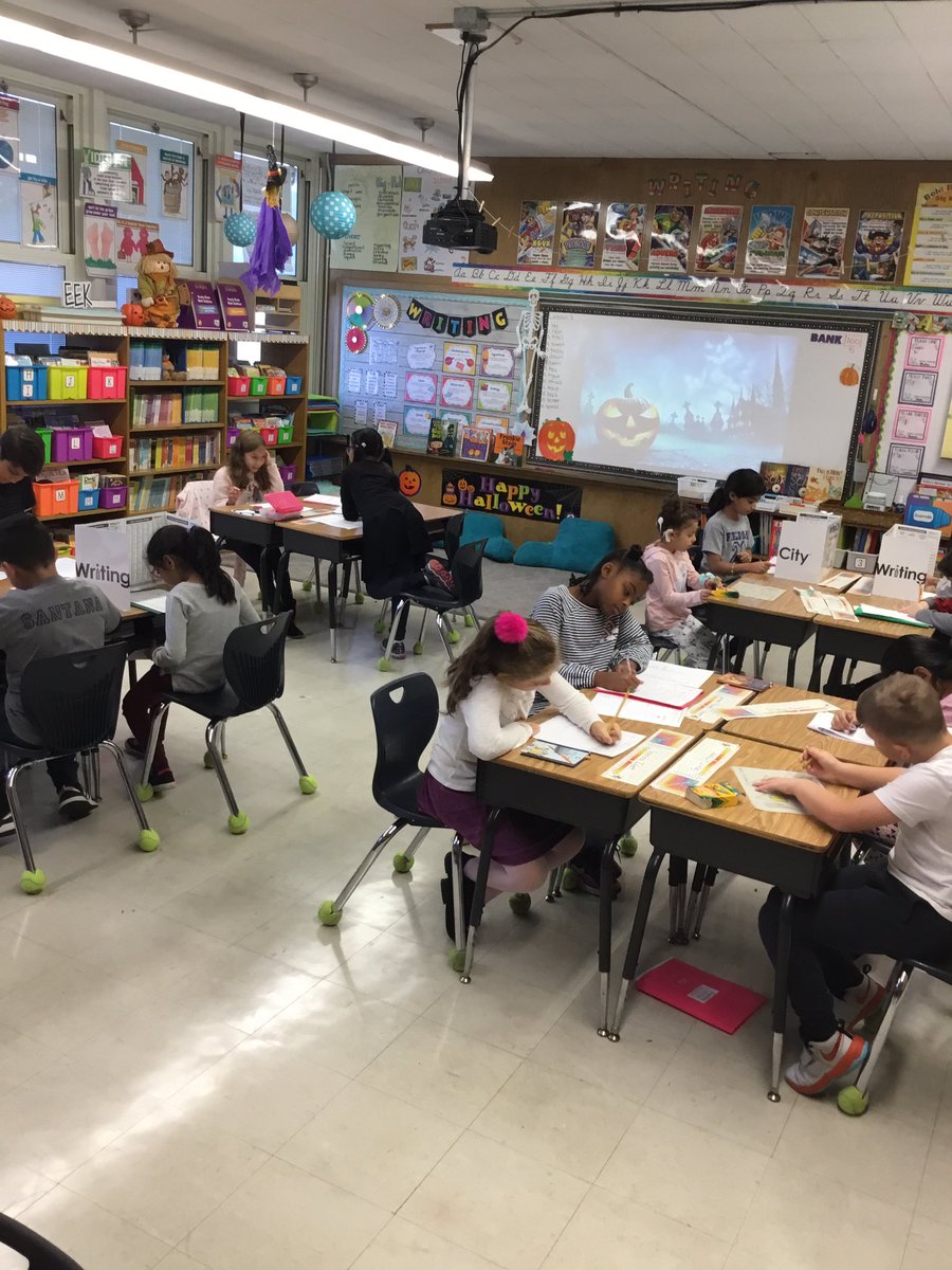 M_Lewert's tweet image. When your students have been begging since 9:05 to write, you switch the schedule and let them write! 📓📝✏️ #creatingwriters #hauntedhousestories 🏚👻🎃 @joanne_shafer @WdbgSchools