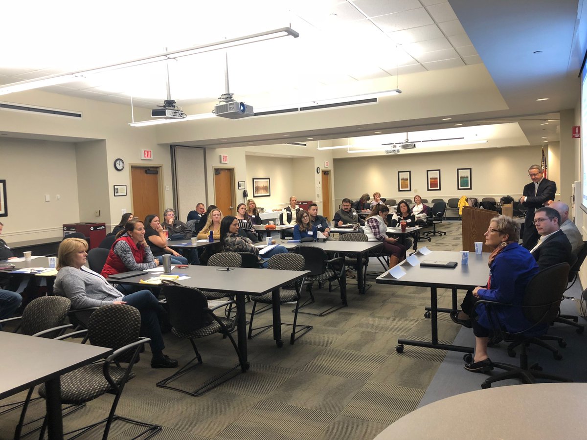 cnystem's tweet photo. Great morning for a panel discussion! Thanks to @CNYSBA and @SRCdefense for hosting this #PathwaysToJobs panel about helping our CNY students be successful! Counselors from @LCSDreferendum, @MarcellusCSD, @JD_Schools, @SyracuseSchools and more joined us for a great conversation. https://t.co/oKwvRJmEsC