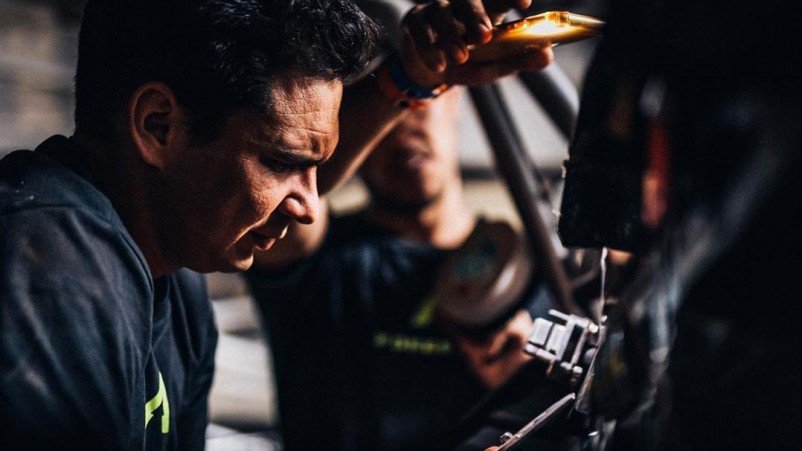 El #Dakar2020 los une: piloto kazajo - navegante argentino 👉 campeones.com.ar/nota/67382-el-… <a href="/Torlaschi_1/">Ricardo Torlaschi</a>