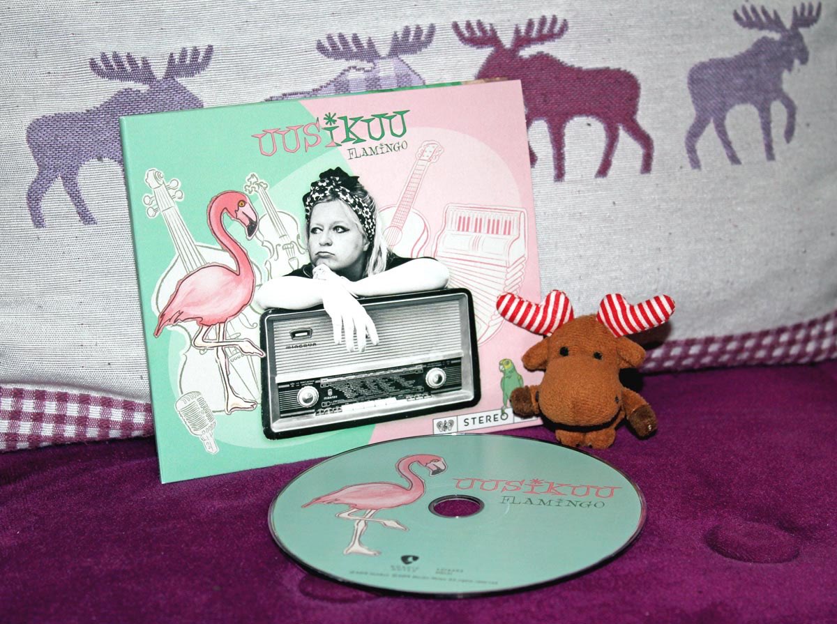 finntastic_de's tweet photo. (Werbung) Die Band Uusikuu hat heute ihr Album "Flamingo" veröffentlicht. Janne-Oskari und ich haben bereits reingelauscht: Ein schönes Album mit einem tollen Musikmix und einem kreativen Cover! https://t.co/FZVQw7OpMi @UusikuuBand #nordicnotes #Finntastic #diefinnomenaleWebsite https://t.co/jJooXMELVO