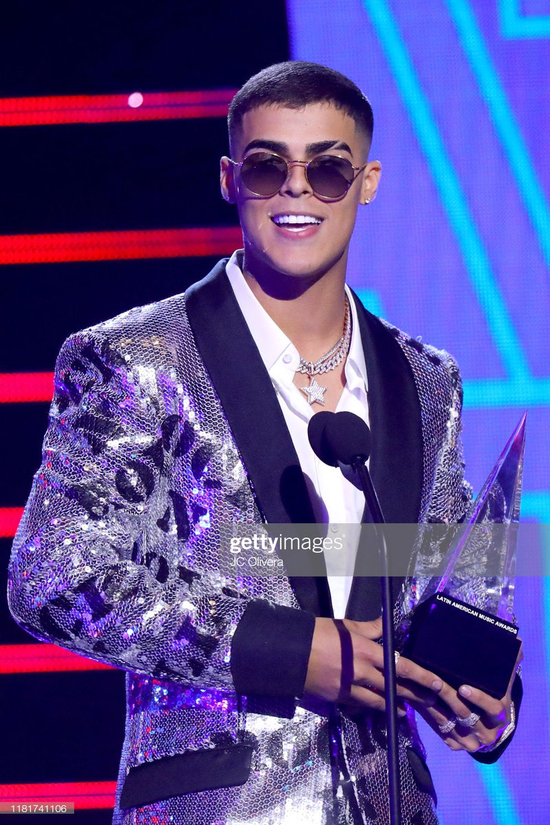 LxtinoGang's tweet photo. Felicidades a los ganadores👏🏻🎉 #LatinAMAs2019
-Grupo favorito: CNCO
-Artista femenina favorita: Becky g
-Artista masculino favorito: Anuel AA
-Nuevo artista del año: Lunay https://t.co/S0N5MoQuxO