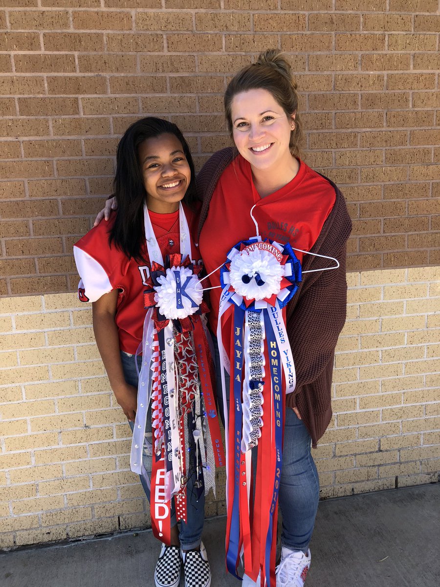 BrittMcTeacher's tweet photo. HoCo 2019! My girls are such cuties. A few missing but still fun times. #NotMyMum #haha https://t.co/4Fojj7QGD8
