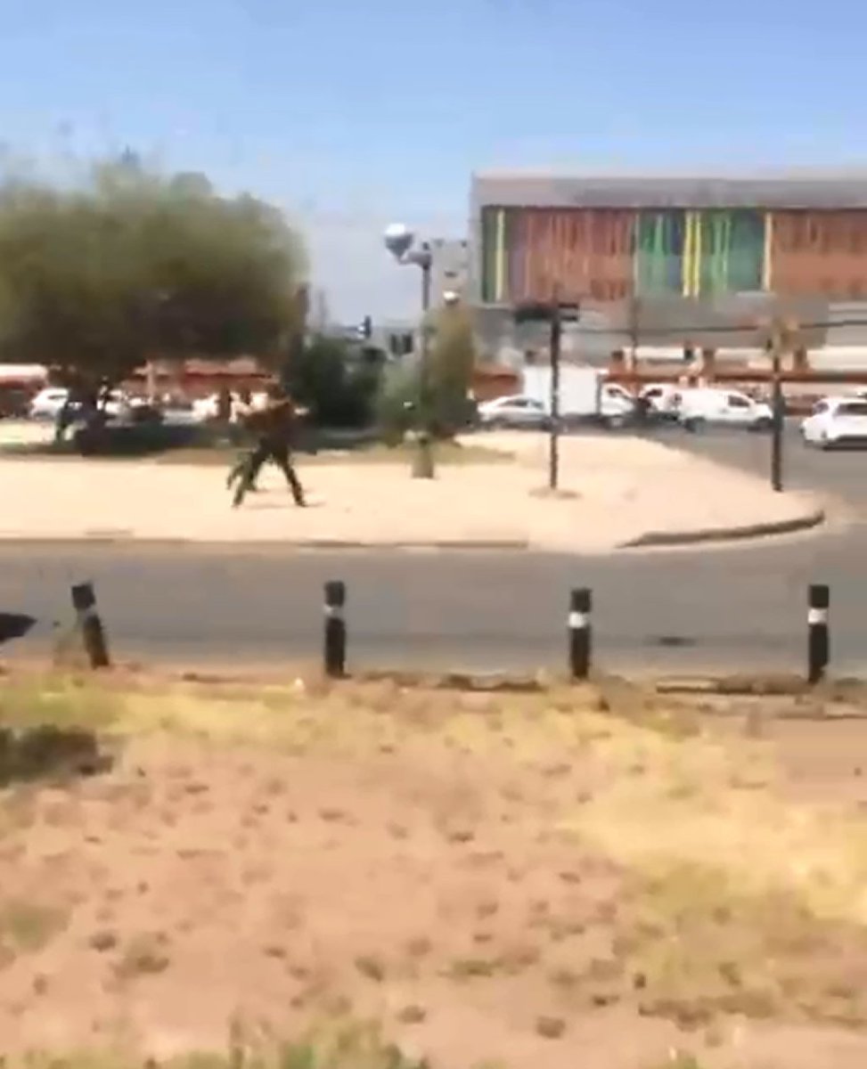 adnradiochile's tweet photo. VIDEO | Graban a carabineros disparando a ciudadanos en las afueras de El Llano https://t.co/5ZZPgW9O5y https://t.co/6PxEFRqGxh