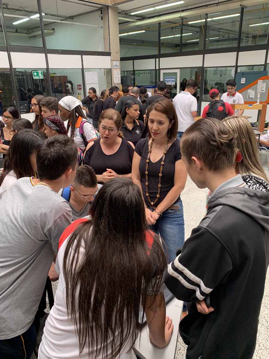 enlaceclaudia's tweet photo. Hoy los estudiantes de la media técnica del #CEFIT presentaron sus proyectos formativos.Con el tema “Internet de las cosas” llenaron el Centro del Diseño y Manufactura del Cuero con innovadores proyectos. @SENA_Antioquia @teorendono @EstradaCarlosM @cefit_envigado https://t.co/miPAHEv1SW