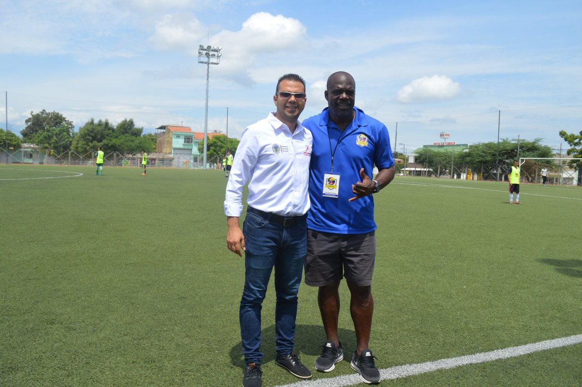 El director de Indenorte, <a href="/DavidAlvaradoMu/">David Alvarado Muñoz</a>, estuvo como invitado especial por parte del Pf Fernando, para compartir con Luis Carlos Perea ''coroncoro perea'' mundialista con selección Colombia 🇨🇴 en los años 90. Y que está visitando Cúcuta en busca de nuevos talentos. #Indenorte