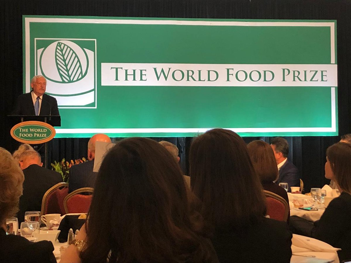Fue un honor participar como orador en el marco del #FoodPrize19, Diálogo Borlaug, donde señalé que la ciencia y la tecnología no están solo en las universidades y laboratorios, o en las empresas; pertenecen también al campo y a la granja y deben beneficiar a los productores.