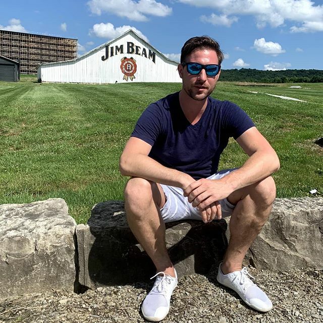 grush's tweet image. That time when I went to Kentucky, went to Jim Beam and made my own bottle of Knobs Creek that I'm looking forward to enjoying it in winter months ift.tt/2PagcQH