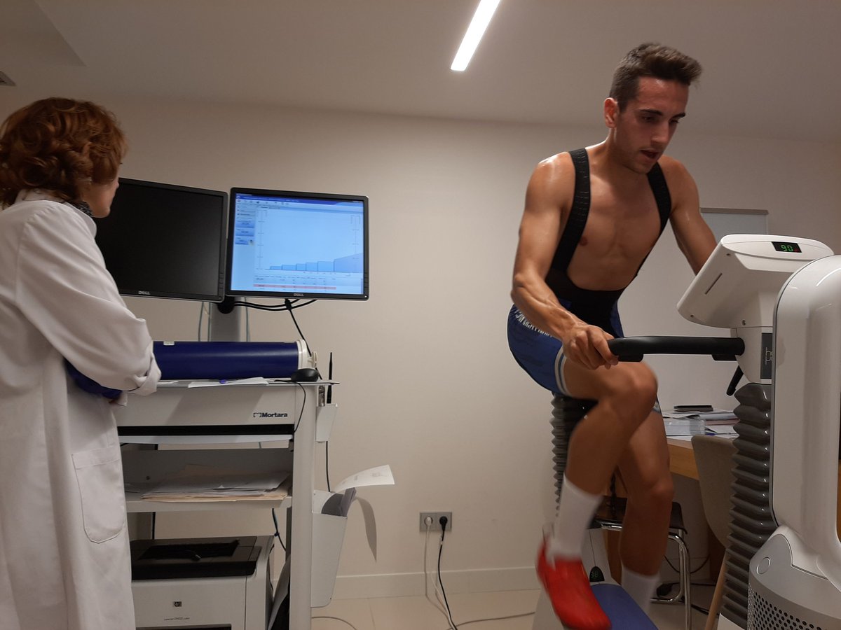 TeamClaveria's tweet photo. #Viernes #TEAMCLAVERÍA
Día de #test de #Lactatos en #transición para determinar #umbrales en el @RBKSportsClub #Healthing
@jaime1997_4
@jr_claveria
@Fernandoperal1
@tripereira

Mientras el resto del #team...
70 km @Giant_ESP @LivCycling_ESP @tripablocorps
4x8' ritmo 2'
Rec 2' https://t.co/EGcp9PnRqq