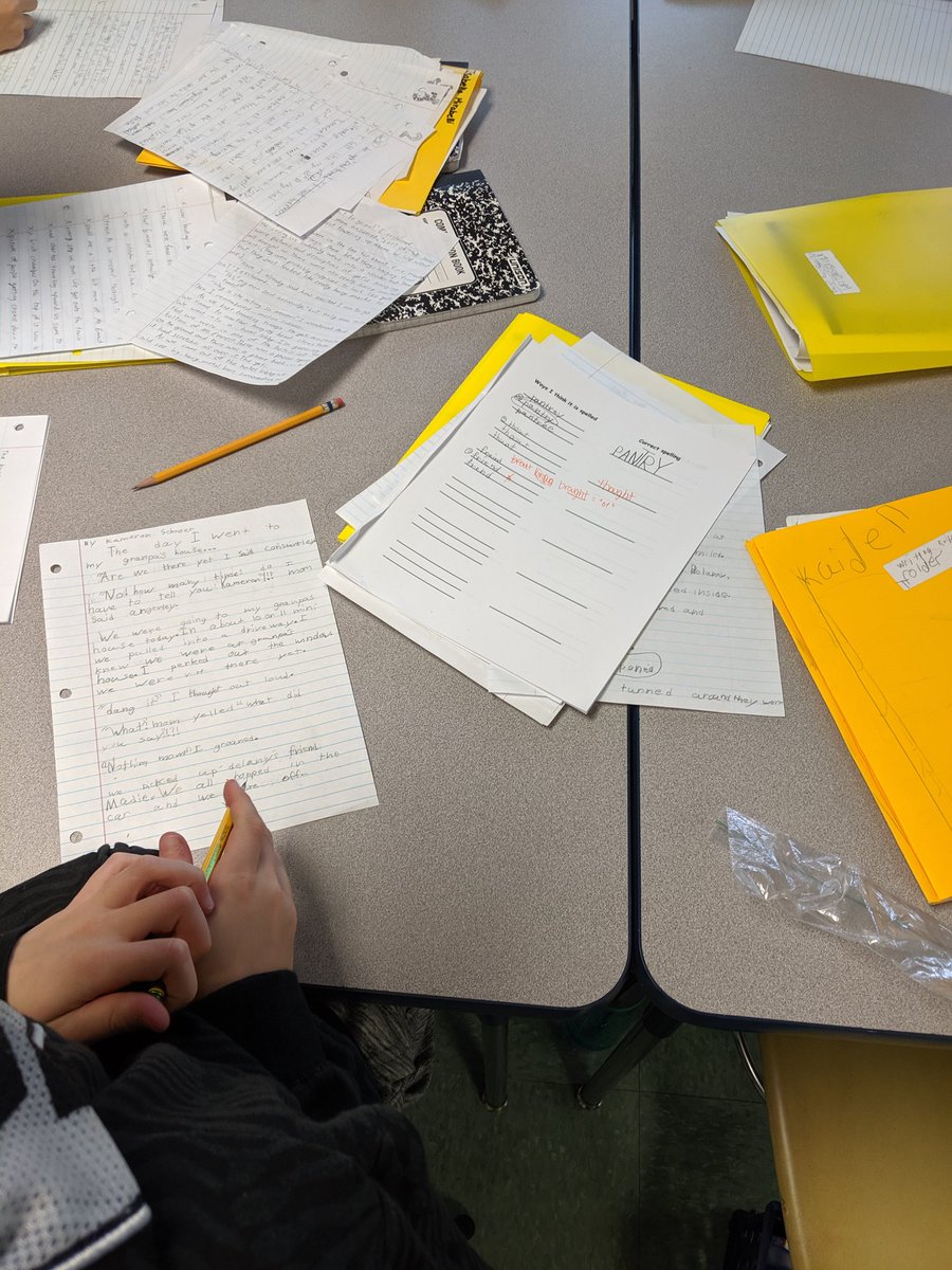 Andrea_Parker1's tweet photo. Seeing Ss use multiple tools to make sure their published writing it too notch makes my heart smile! So proud of the work they put into their first writing pieces! #gloslowtogofast #usingstrategies #toolboxopen https://t.co/6iFl49UbJ4