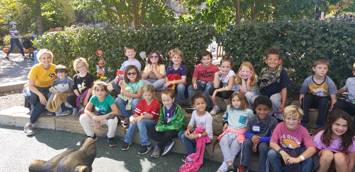 We had a lot of fun at the zoo! Thanks parents for helping!!