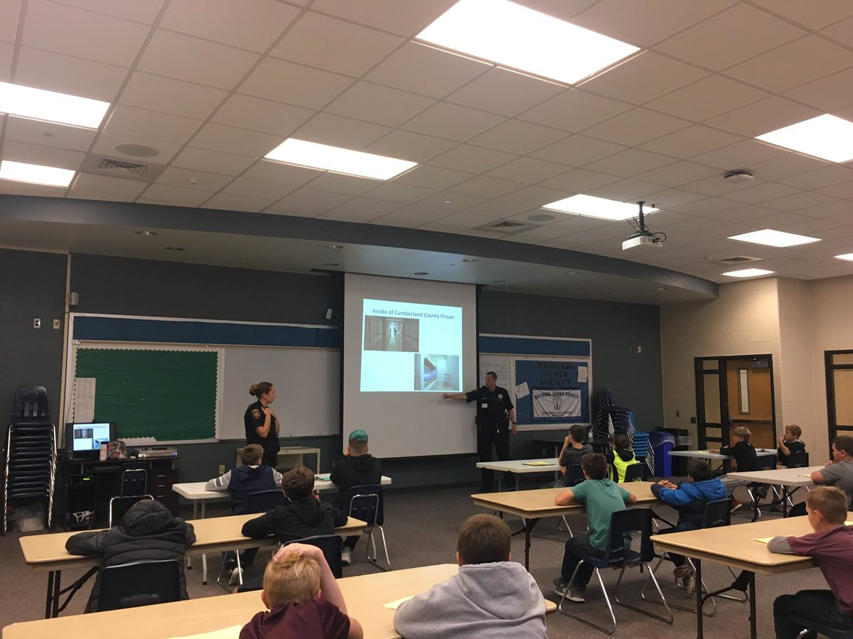 Deputy Reddington &amp; Deputy Grzyboski sharing information about their career, the students had lots of questions.
#BSSDproud #Newvillecares #Oakflatproud