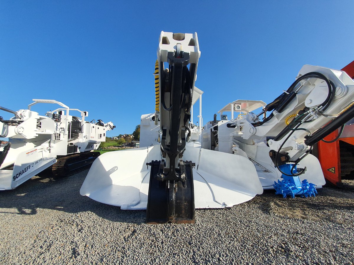 itogermany's tweet photo. Was neues aus dem Berreich #Tunnelbagger ein schöner #weißer #Schaeffitc 112 im neuen Glanz.  Hier gibt es die ganze Maschine https://t.co/57w5ekhDv8  #zukaufen #Mining #Tunneling #Baumaschine #tunnel #mineria #heavyequipment #foto #images #machineoftheday https://t.co/c80mtPpeku
