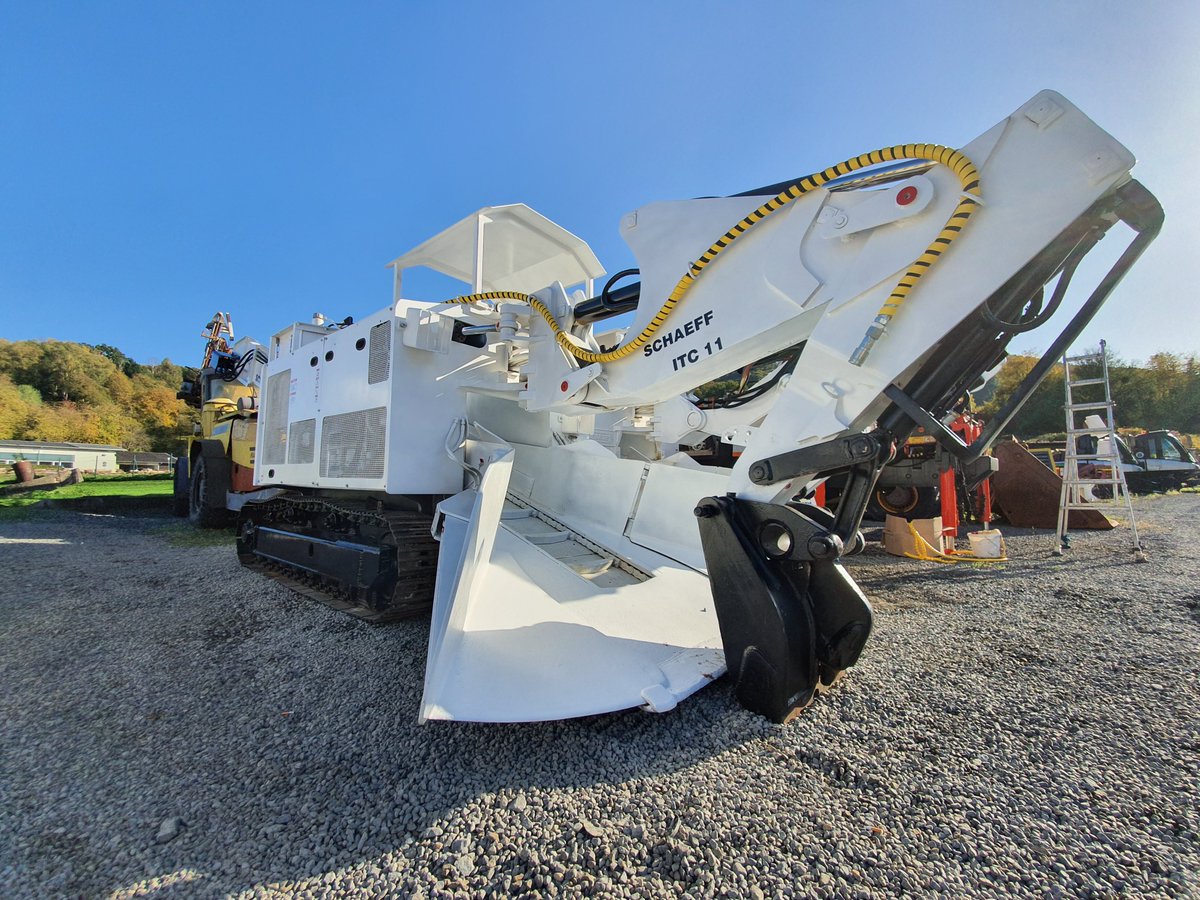 itogermany's tweet photo. Was neues aus dem Berreich #Tunnelbagger ein schöner #weißer #Schaeffitc 112 im neuen Glanz.  Hier gibt es die ganze Maschine https://t.co/57w5ekhDv8  #zukaufen #Mining #Tunneling #Baumaschine #tunnel #mineria #heavyequipment #foto #images #machineoftheday https://t.co/c80mtPpeku
