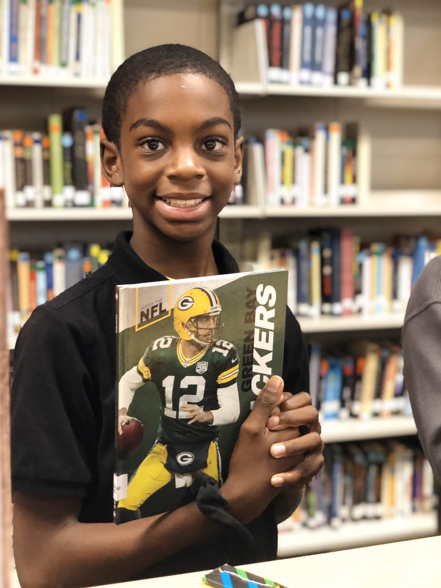 lanekgriffin's tweet image. You can tell it’s #FirstChapterFriday in 6th grade! 📚 📖 
These students are *super* excited about all the new books in our #FutureReadyLibrary! 
Thanks again to Lincoln Public Library for your &amp;gt;very&amp;lt; generous donation! You are #GoodAsGold! 🏆

#futurereadylibs #partnership