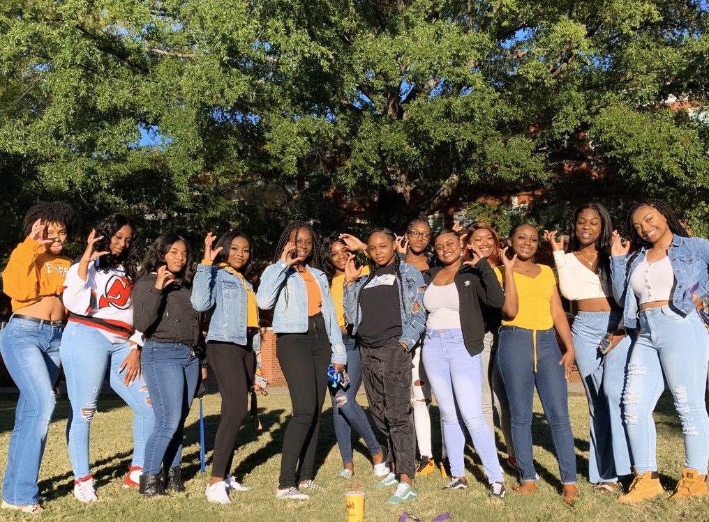 UNCG_GS's tweet photo. GS pre Spartan Madness. ✨ https://t.co/PtiM6NKLF8