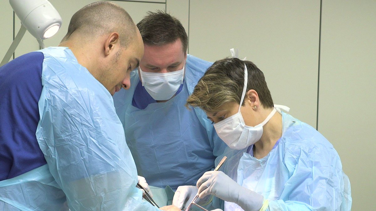 RCSnews's tweet image. Another great Damage Control Orthopaedic Trauma Surgery (DCOTS) course this week! Don't miss out on our next course, taking place in Manchester on 23 - 24 April 2020. Find out more: bit.ly/2W584EF