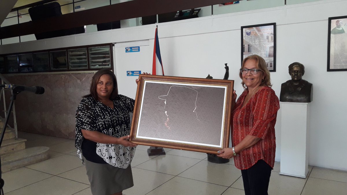 DayronChangArr1's tweet photo. Biblioteca Elvira Cape: 120 años protegiendo el patrimonio documental de #SantiagodeCuba. Homenaje en #JornadaCulturaCubana del Partido y el gobierno.
@fernandorojas_6 @LuisMorlote @UNEAC_online @DianaSedalYanes @BiblioNacCuba @UOCuba @B_Johnson_U @santiaguerisima @LaJiribilla https://t.co/1tCrFXLL3r