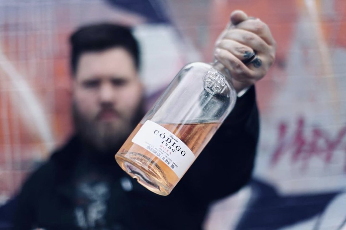 TribeofIndie's tweet photo. Cheers to the weekend #London!🤘🏼
@Codigo1530 #codigo1530 #codigo1530tequila #codigotequila #rosa #tequila #jalisco #happyhour #cocktails #tequilaprivado #hastalacruz #bartender #drinks #mixology #liquor #bar #mixologist #agave #rosé https://t.co/KfvAfVnuNO