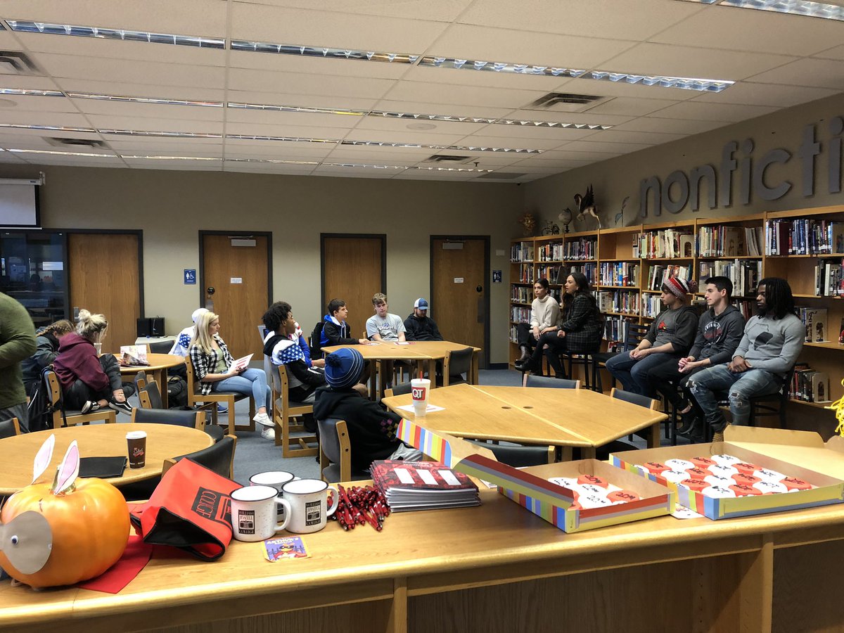 lhs_navigator's tweet photo. Thank you to @williamjewell for a great #biztime panel for @LHSJAYS! Great advice shared with @LHSAVID2 juniors! @LPStheadvance #plus1 https://t.co/F4jAsMZNH5