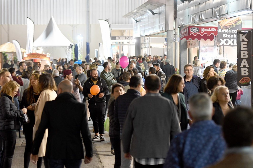 Commencez votre week-end à la #FoireDeMontpellier et profitez de la 2ème nocturne ! Restaurants, bars, vente à emporter, dégustations des produits du terroir, animations...tout est réuni pour passer un agréable moment ! 
Entrée gratuite de 19h à 21h ce vendredi 18 octobre