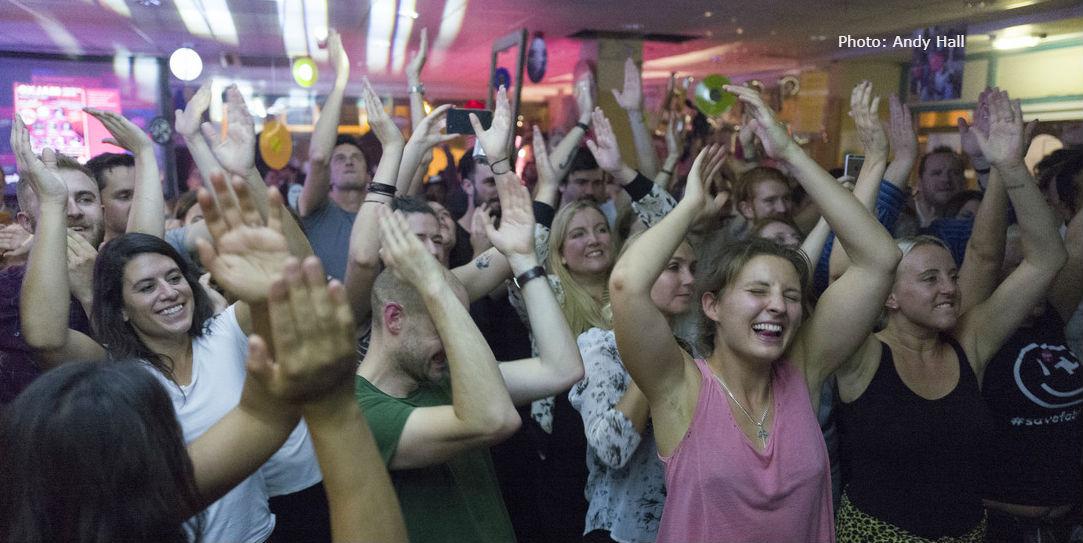 Oxfamfestivals's tweet photo. The Oxjam #MusicBeatsPoverty festival season is in full swing – with plenty of gigs left to enjoy! Tomorrow sees the turn of @OxjamBeeston with @OxjamNewc @OxjamCambridge Oxjam Exeter and @oxjam_cardiff all happening next weekend. Find yours here 👉 https://t.co/Ml0ZdWytfU https://t.co/FhvvqJZS3d