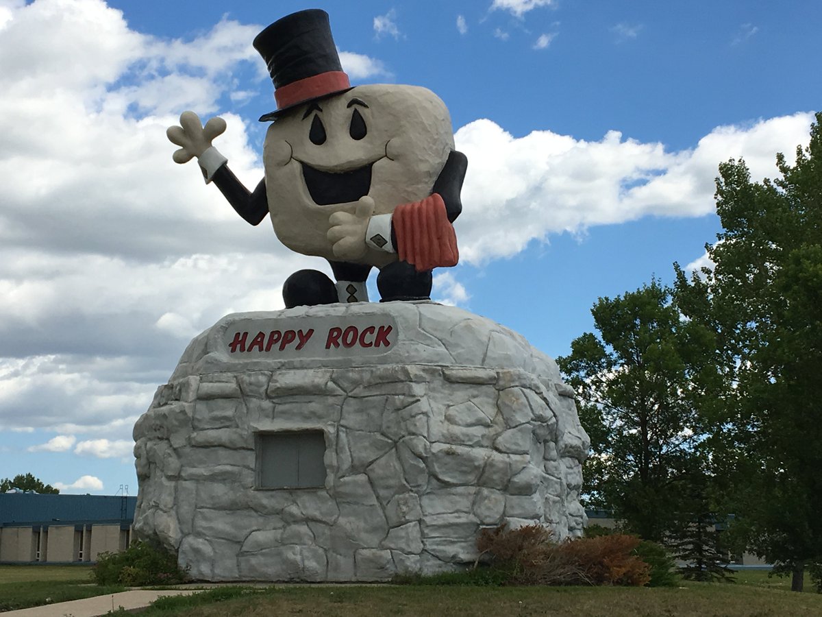 PrairieDebut's tweet photo. What better way to begin our #prairiedebutontheroad series of landmarks and not-to-miss highlights of our concert destinations than with Gladstone's Happy Rock?

@vc2celloduo play in Gladstone tonight.

#classicalmusic #Canadianmusicians #cello #gladstone #Beethoven https://t.co/tM3XdzEjbU
