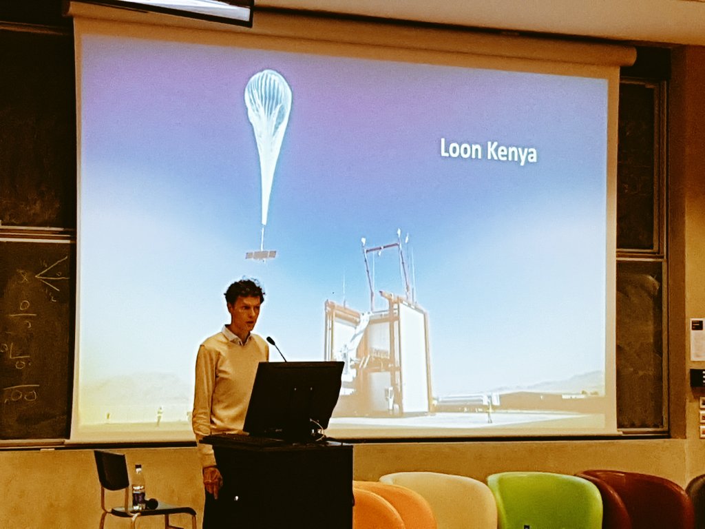 Siddji's tweet photo. "La révolution mondiale de l'accès à la connaissance est en marche grâce à un accès de plus en plus étendu à Internet." L'exemple des ballons wifi de Google présenté par Yanerick Decorde #GoogleLoon #EM100ans https://t.co/egYJ2ILP49