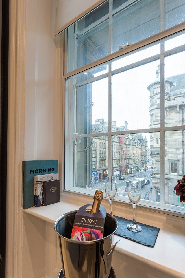 TheInnOnTheMile's tweet photo. B O O K D I R E C T 🥂 It makes sense to book direct. Book via our website and receive a complimentary bottle of prosecco in your room for arrival! https://t.co/psC4B9hTKx

#InnontheMile #RoyalMile #Edinburgh https://t.co/RbZRl1ER7V