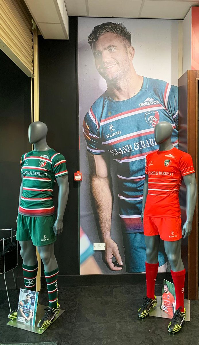 Glasshouse_GH's tweet photo. Happy Friday! Heres some photos from @LeicesterTigers latest kit launch, we printed and fitted out the shop. ⚽️🐯 #print #largeformat #vinyl #largeformatprinters #leicestertigers https://t.co/h9mQA67yNI
