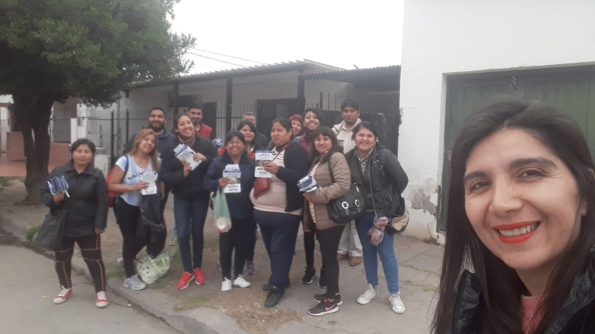 fguillesaavedra's tweet photo. Seguimos visitando  los Vecinos de la zona Sur , B Araoz ; Porque es la única  fórmula presidencial que tiene un candidato de una provincia del Norte
@RLavagna 
@UrtubeyJM 
@Pablokosiner https://t.co/q2e5YeChMX