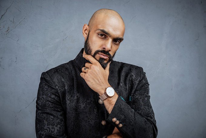 FashionNairobi's tweet photo. @Marini_Naturals @thenaiboi @KagweMungai @shivabliss2024 @Wanzalla @sethgorrie @BlessedNjugush @DaddieMarto @PascalTokodi @IanMbugua @DanSonko Train the hairs with a boar bristle brush and a comb as this will you help spread the natural oil you produce "sebum ' throughout your beard,
Nourish & Flourish” Deep Treatment Masque, & Curl Magic! Curling Gel all available at @Marini_Naturals online shop.
#BeardGang #MariniMen https://t.co/arvd5CVHY1