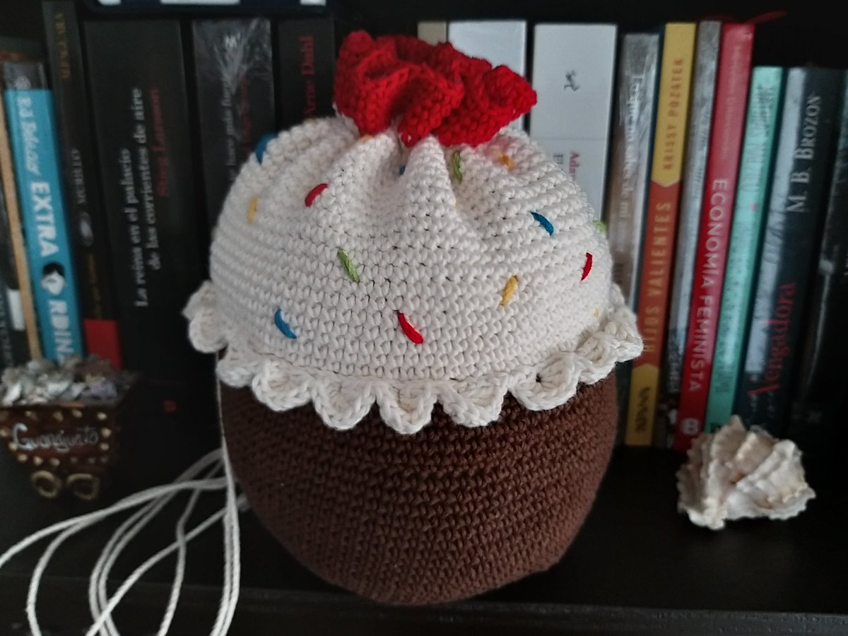 mala_lect0ra's tweet photo. Hace unos meses vi el patrón gratuito de @ameskeria para tejer este morralito y me encantó la idea para mi hija. Gracias, Leire por esto tan lindo. 😍

Patrón:
https://t.co/b8AzQ1RUp8 https://t.co/fCBrD6Uxfq