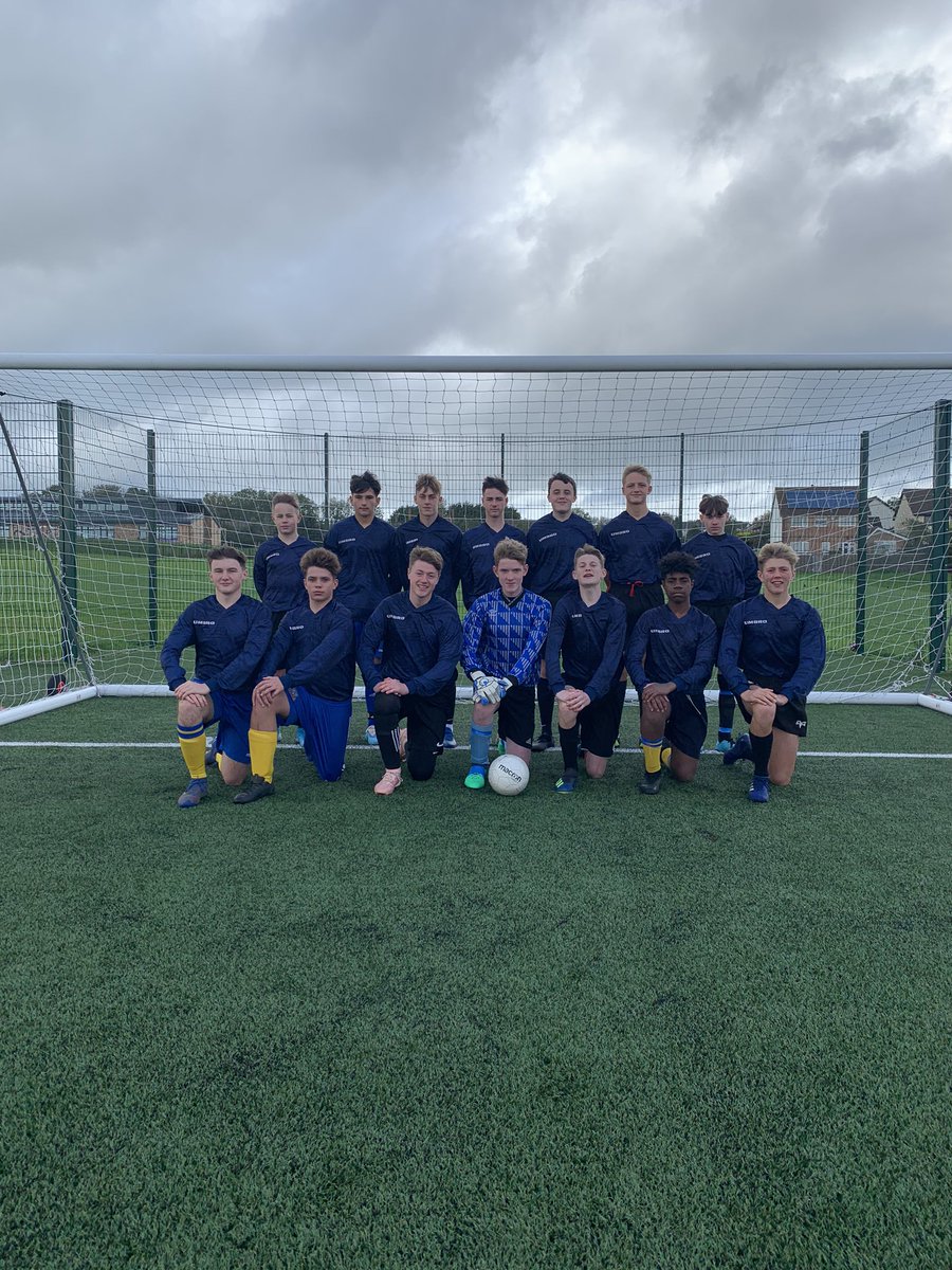 A great 3-2 win against Cowbridge in tough conditions puts Llantwit Major year 10 through to the 3rd round of the Welsh cup 🏴󠁧󠁢󠁷󠁬󠁳󠁿🏆#teamllantwit