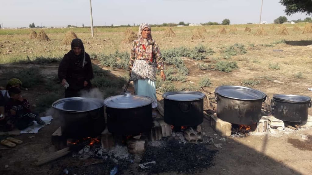 RojavaIC's tweet image. Civilian mothers in Kobane prepare food for SDF forces stationed on the front against Turkey, in photos provided to @RojavaIC: