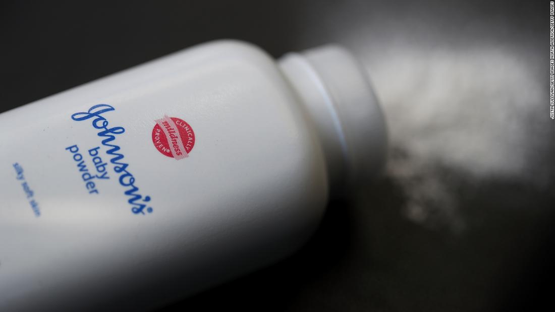 cnnbrk's tweet image. A lot containing 33,000 bottles of Johnson&apos;s Baby Powder is being voluntarily recalled due to low levels of asbestos contamination cnn.it/2oKhE1k