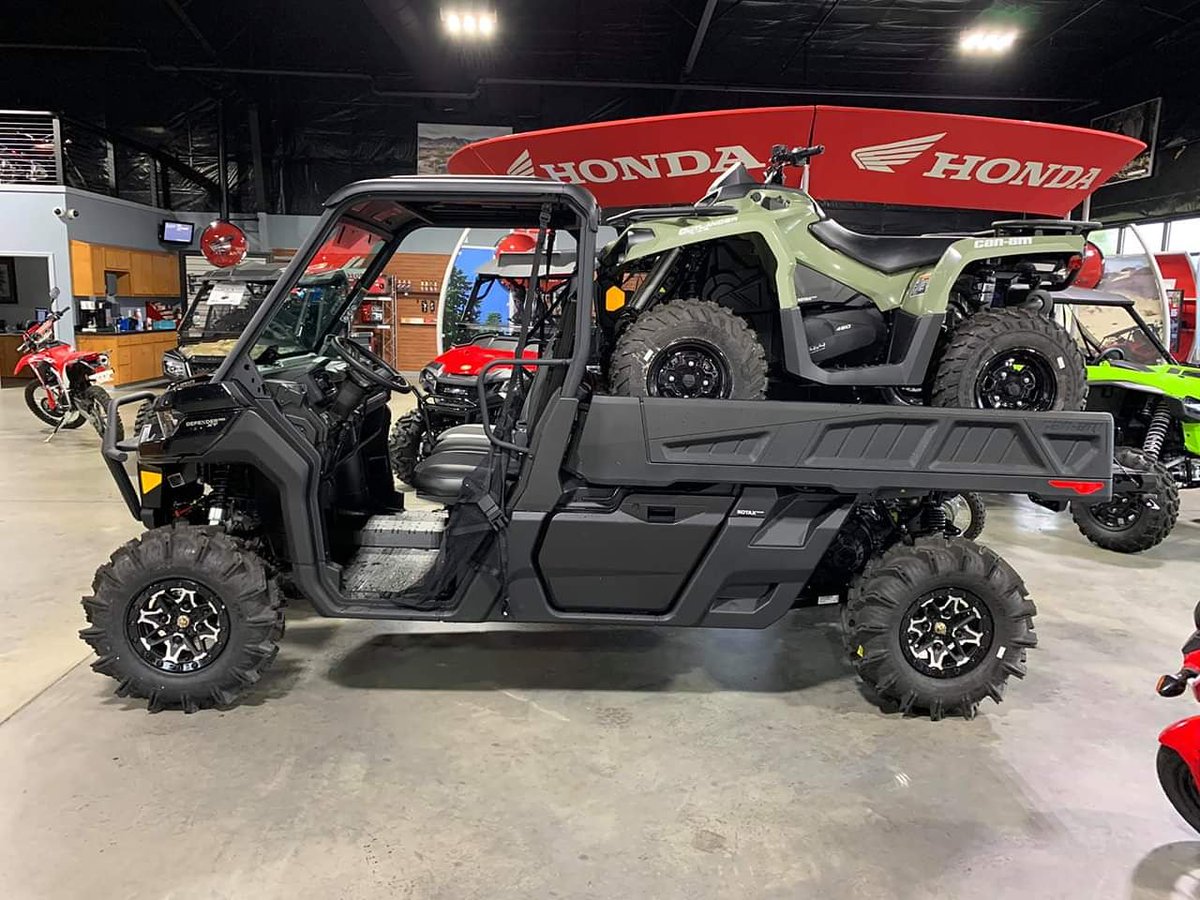 ICORATV's tweet photo. Check out the latest addition to our line up here at Off Road! Talk about getting those hauling jobs done!!!
The all new 2020 Can-Am Defender PRO XT HD10!! 
The bed sides come off and make into a flat bed!!! 
#canam #weridewhatwesell https://t.co/245mo7O0Cm