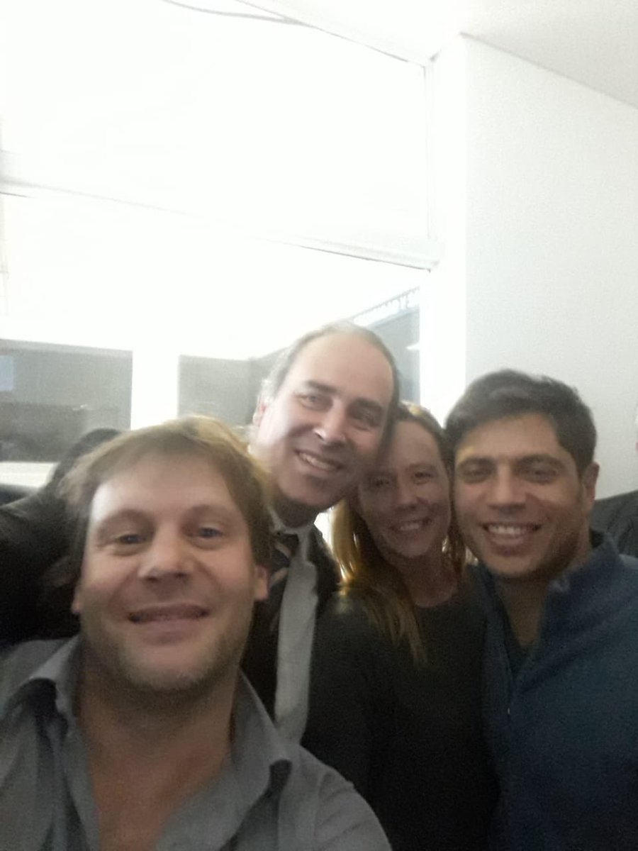 Hoy nos visitó en <a href="/sim_ezeiza/">Ingresos e Inspeccion</a> el próximo Gobernador <a href="/Kicillofok/">Axel Kicillof</a>