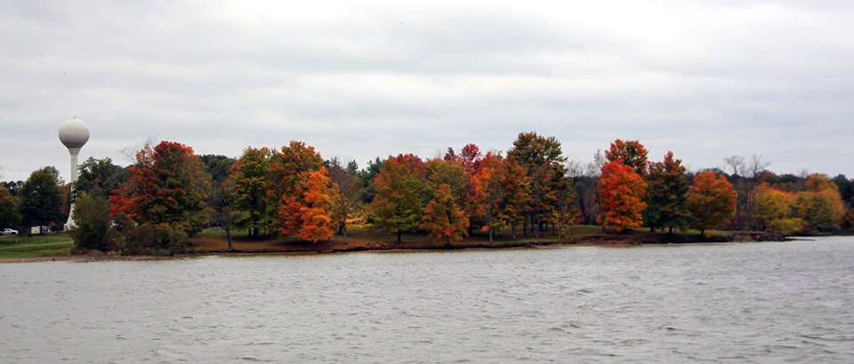 DCNRnews's tweet photo. Statewide peak fall foliage is here! 🍁🍂 Check out the #PAFallFoliage photographed at #PymatuningStatePark yesterday! #GetOutdoorsPA #FallinPA #PAStateParks https://t.co/bkSiaz0PZz