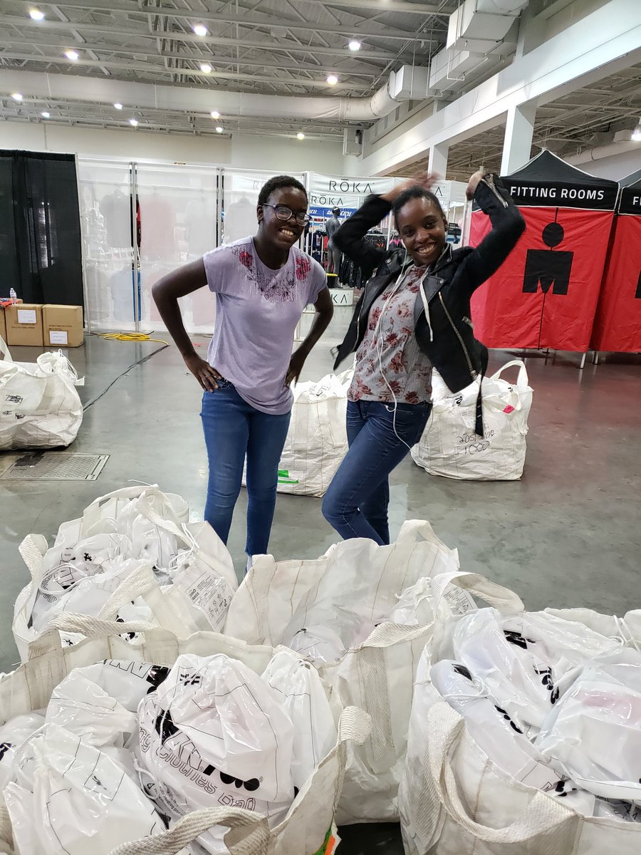 MsKimatTPYA's tweet photo. TPYA~UNCW volunteering for the Ironman Race #hardworkers #tpya #goprudengo #unifiedbuddyclub #teamwork @MosleyPLC @A_Pearson16 @UNCWWatsonEd https://t.co/YttWQUrant