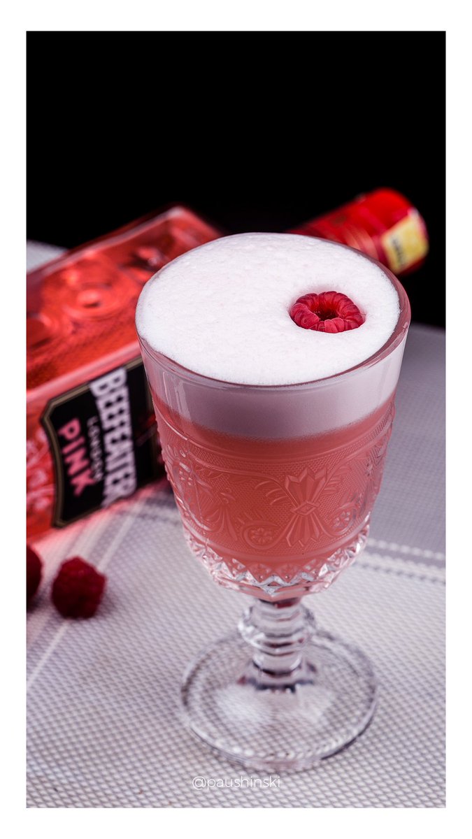 BabaPima_'s tweet photo. @CallMeMufasa came through with that Beefeater Gin and we made pink cocktails.
1. Jasmin
2. Clover Club
3. Pink Gin Spritz
#BabaPimaCocktails #PinkYourGin https://t.co/EHhMWn6OMU
