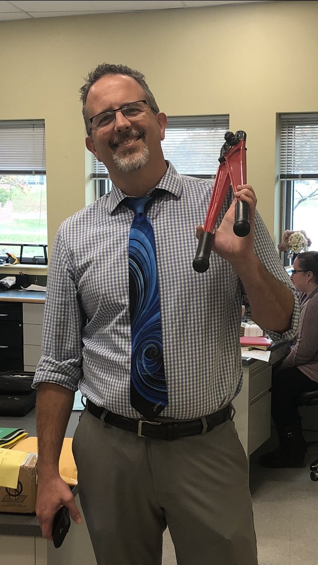 PrincipalClark's tweet photo. Right when we think he’s shown us all his skill sets, he takes out the tools and becomes Mr.Fixit! Thank you @PrincipalHatch for the work you do both as principal and with heavy equipment at Messalonskee Middle School. #wearersu18 #messopride https://t.co/hsV0LG5VR0