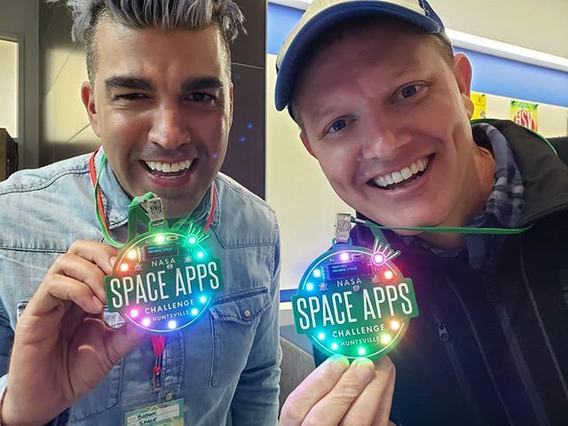 Hanging out with <a href="/tweetsoutloud/">Bobak Ferdowsi</a> at the @nasa #SpaceApps challenge in #SpaceAppsHSV. Checkout these sweet tags made by @den_den_denio. ift.tt/31tDof3