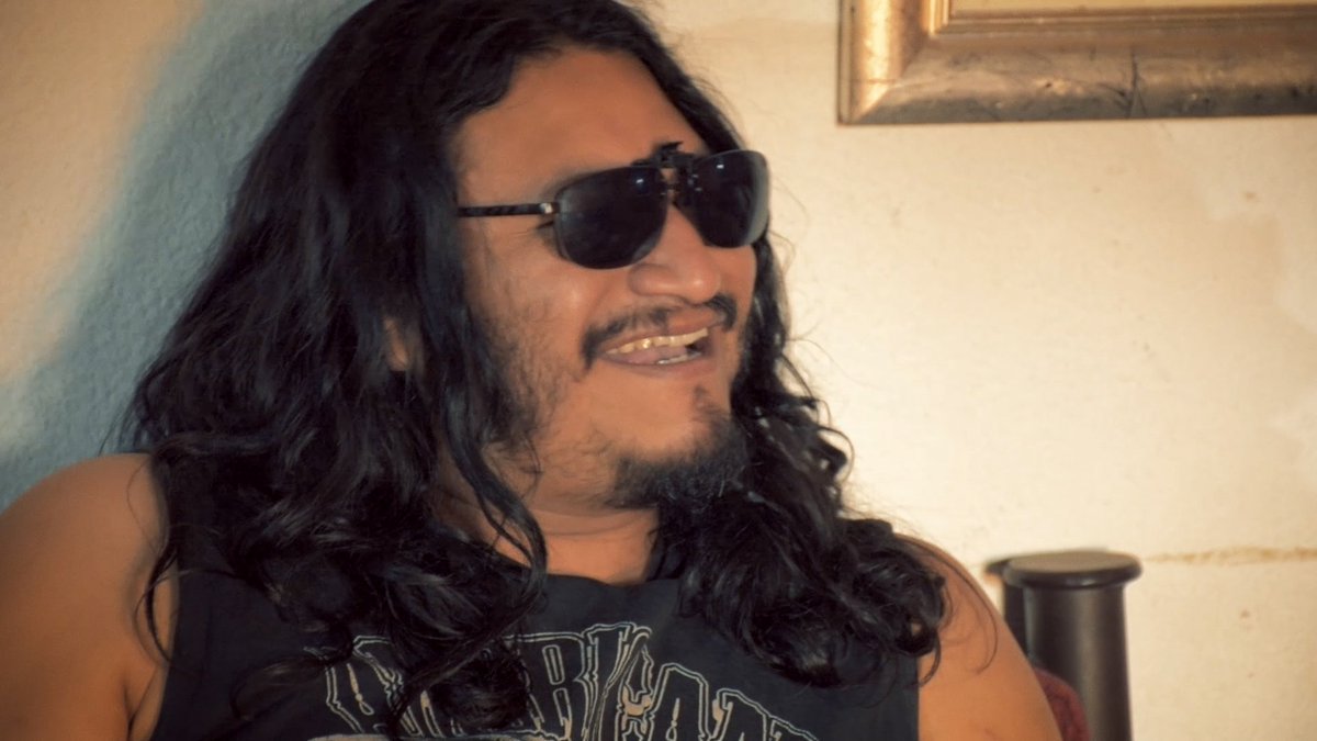 Hoy por la tarde comenzaremos a publicar una serie de entrevistas personales donde hablamos del #disconuevo y algunas pendejadas más... ¡10-89, 10-89! 
#latrola #inmortal