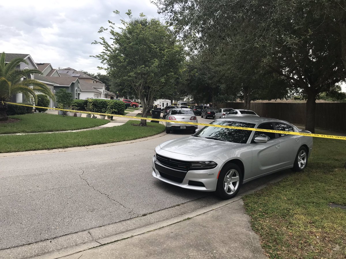 kkuizon's tweet photo. This is the front view of the scene on Whitebarn Way in Riverview @FOX13News #Rivewview #Hillsborough https://t.co/96ymKqZ8bX